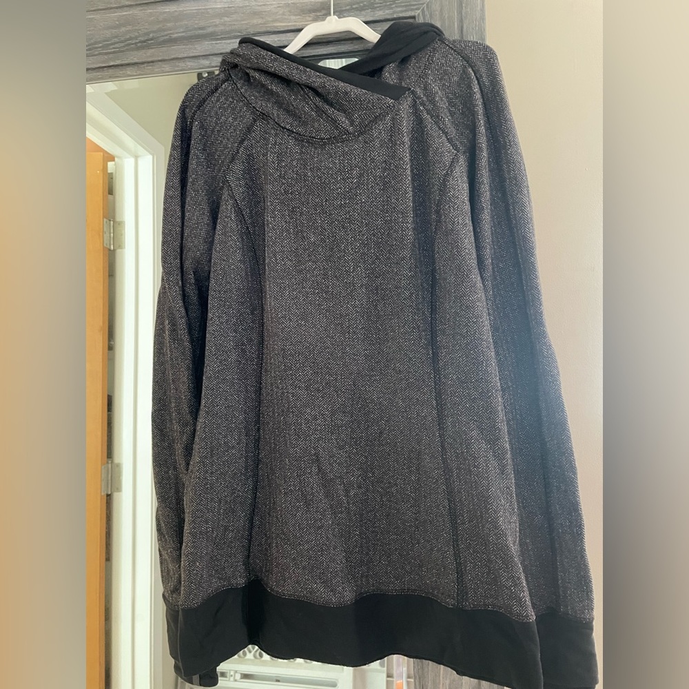 Lululemon slim fitting hoodie size 6
